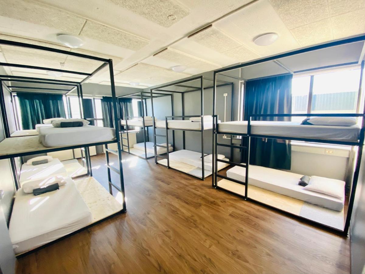Cama en habitación compartida de 20 camas
