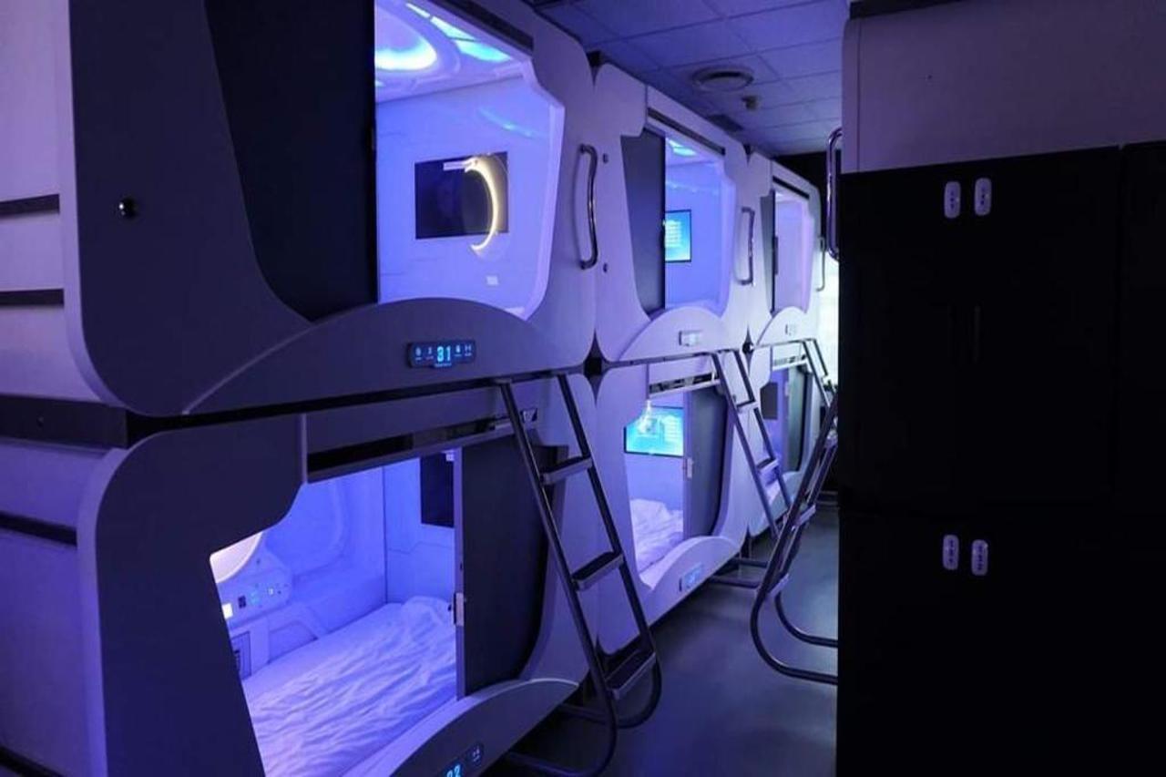 Capsulebed in Gemengde Slaapzaal met 24 Bedden